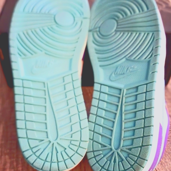 Air Jordan Low 1 - Like New - Picture 5 of 5